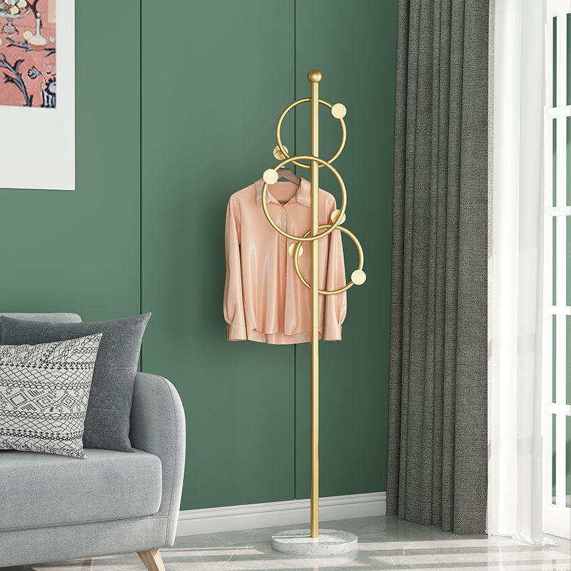 Approzzo da cappotto creativo splendido rastrello per mantello multiplo con fondo in marmo