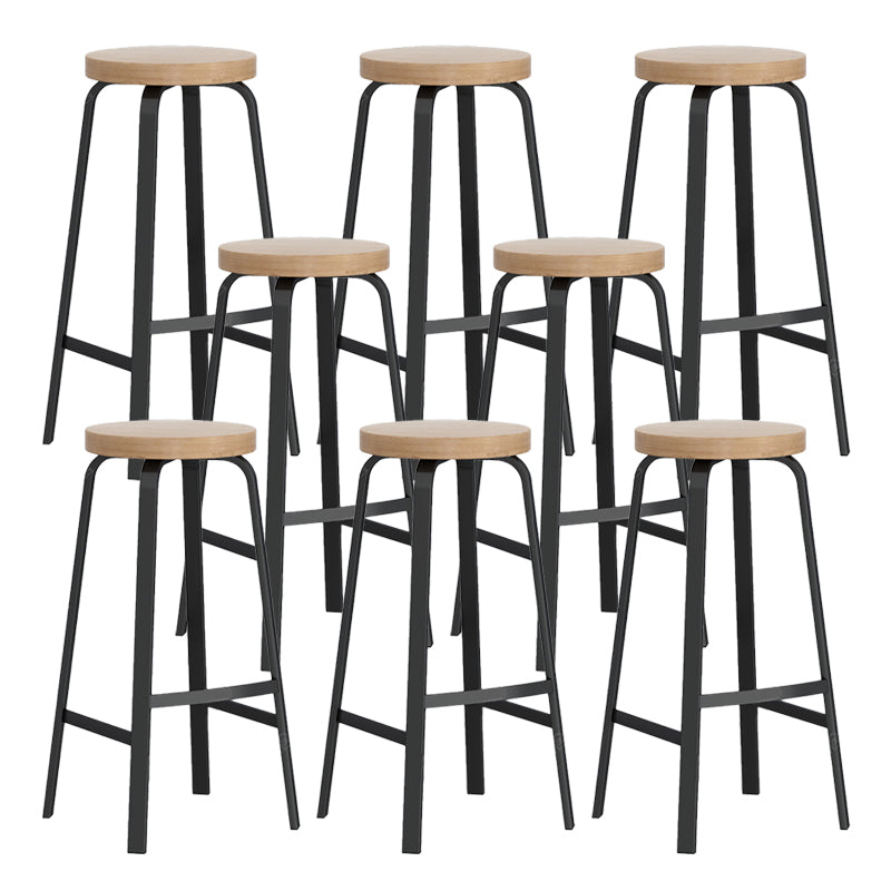 Taburetes modernos de altura de contador apilable Taburetes de bar sin respaldo para restaurante