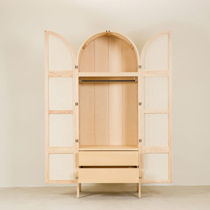 Armadio moderno del guardaroba in legno massiccio con gambe