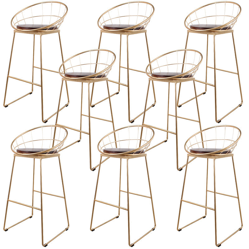 Sgabelli da bar rotondi contemporanei con poggiabottiglie in metallo con poggiapiedi