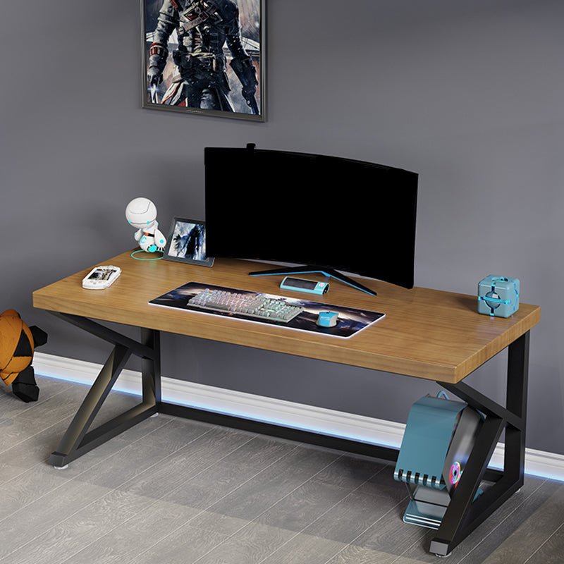 Scrivania per ufficio contemporanea scrivania in legno massiccio con gambe metalliche