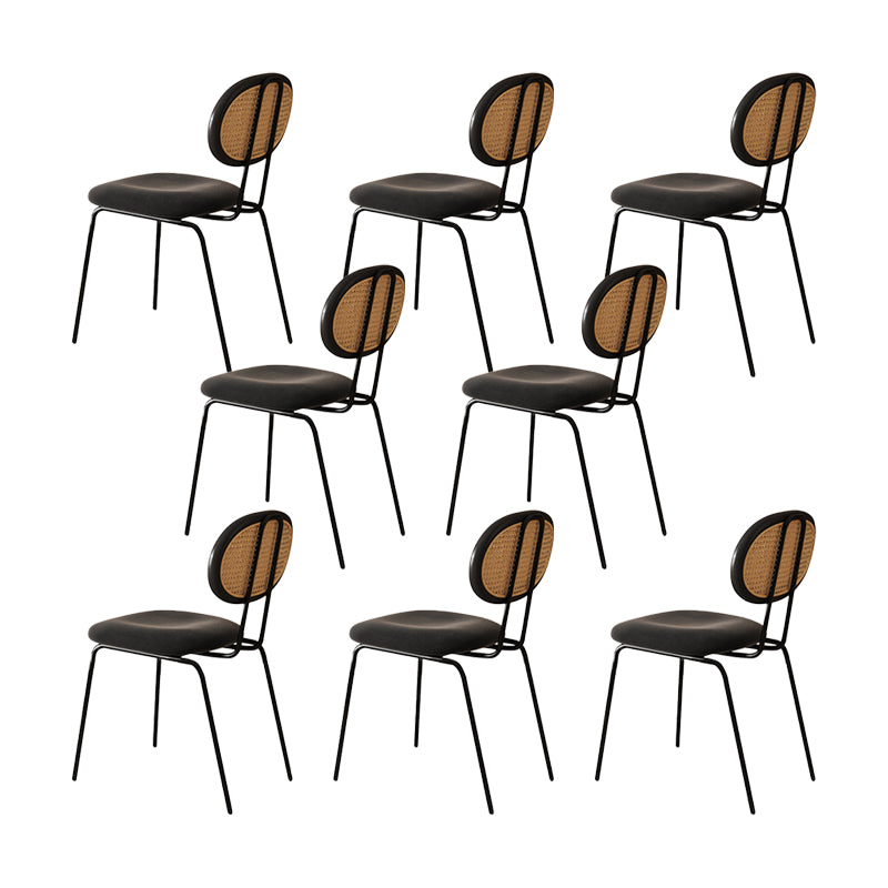 Moderne eenvoudige zijstoel gestoffeerde eetkamerstoel met metalen basis voor keuken