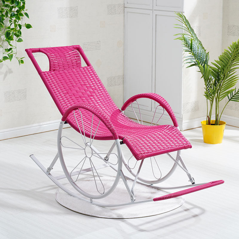 Chaise à bascule moderne du rotin moderne chaise à bascule intérieure