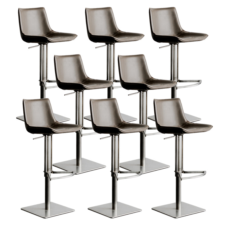 Sgabello da bar sul retro moderno in finta pelle in pelle con poggiapiedi