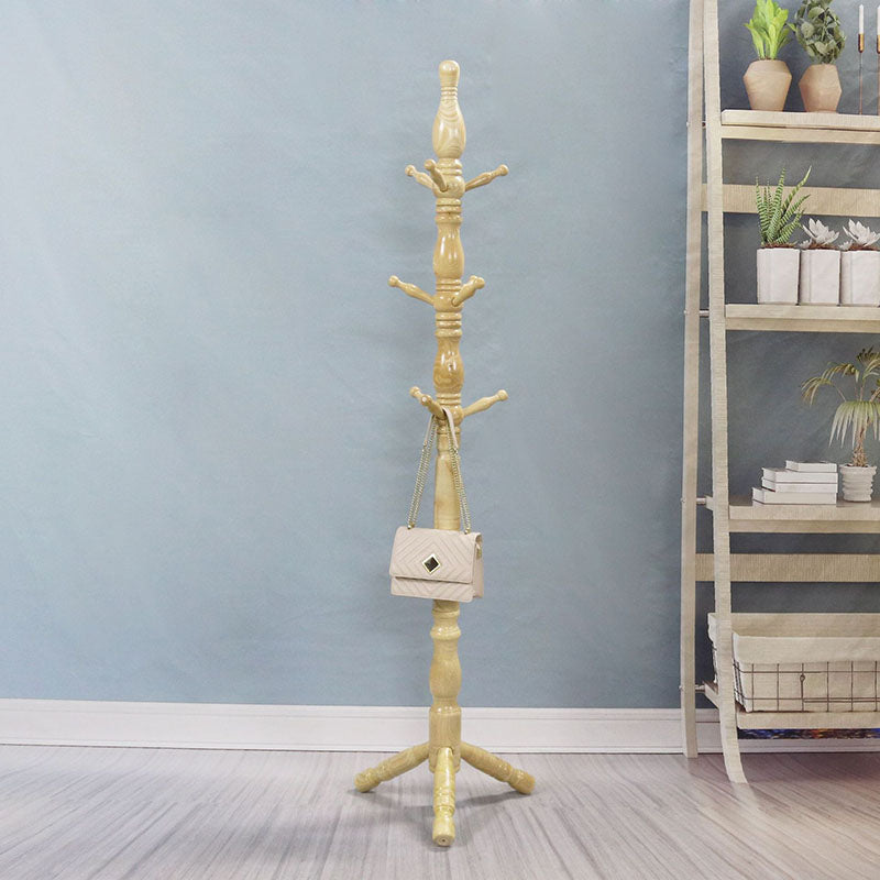 Arbre traditionnel en bois d'arbre en plein air arbre dans le hall avec crochets de manteau