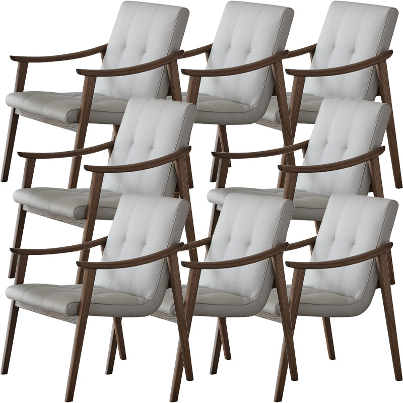 Noordse stijl massief hout faux lederen arm eetstoel in bruin voor thuis