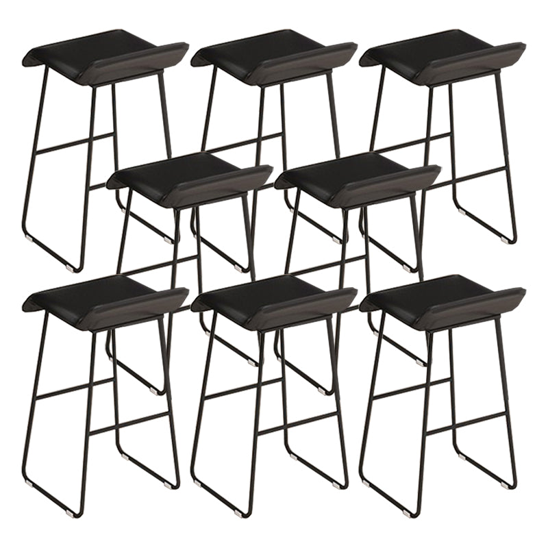 Gambe metalliche contemporanee in pelle da bar con cuscino