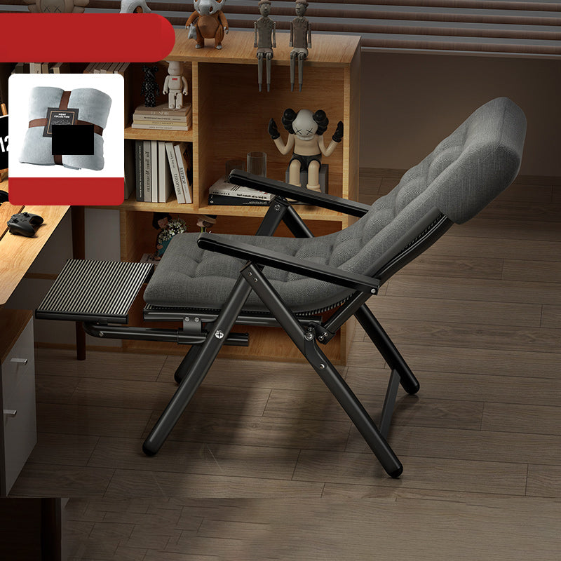 Sedia a poltrona moderna nera con gambe e braccia in metallo e blocco della posizione