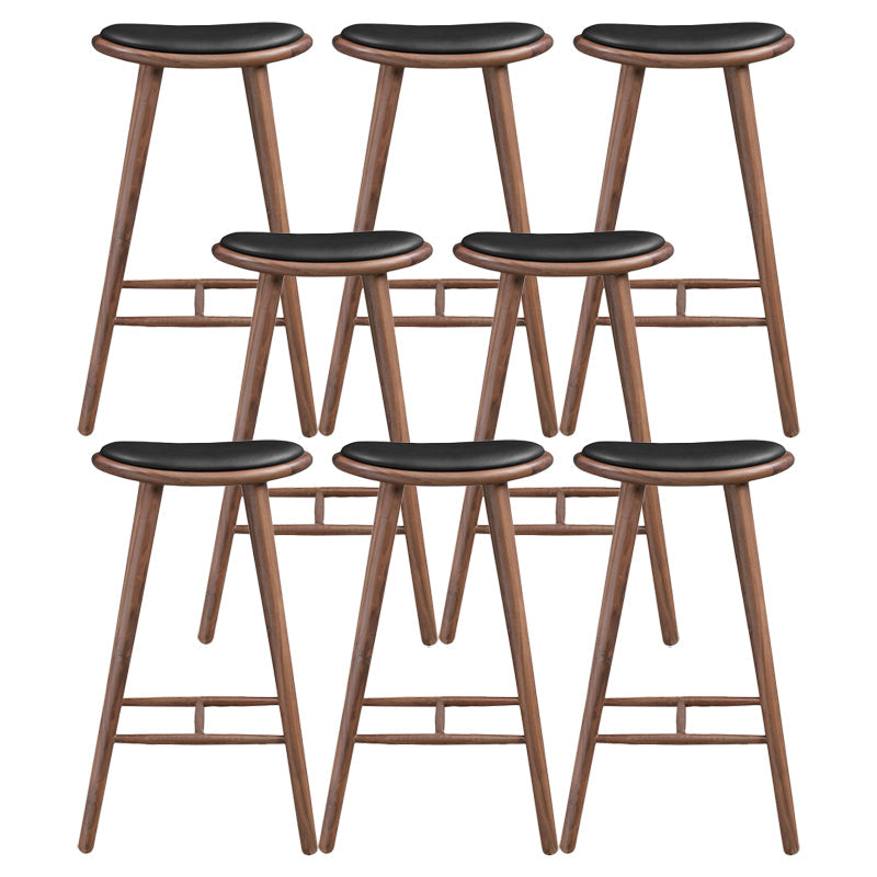 Sgabello con bancone senza schienale in legno massiccio contemporaneo con cuscino in pelle