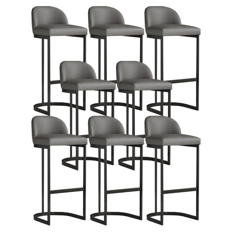 Moderni sgabelli da bar interno imbottiti con la parte bassa con base metallica