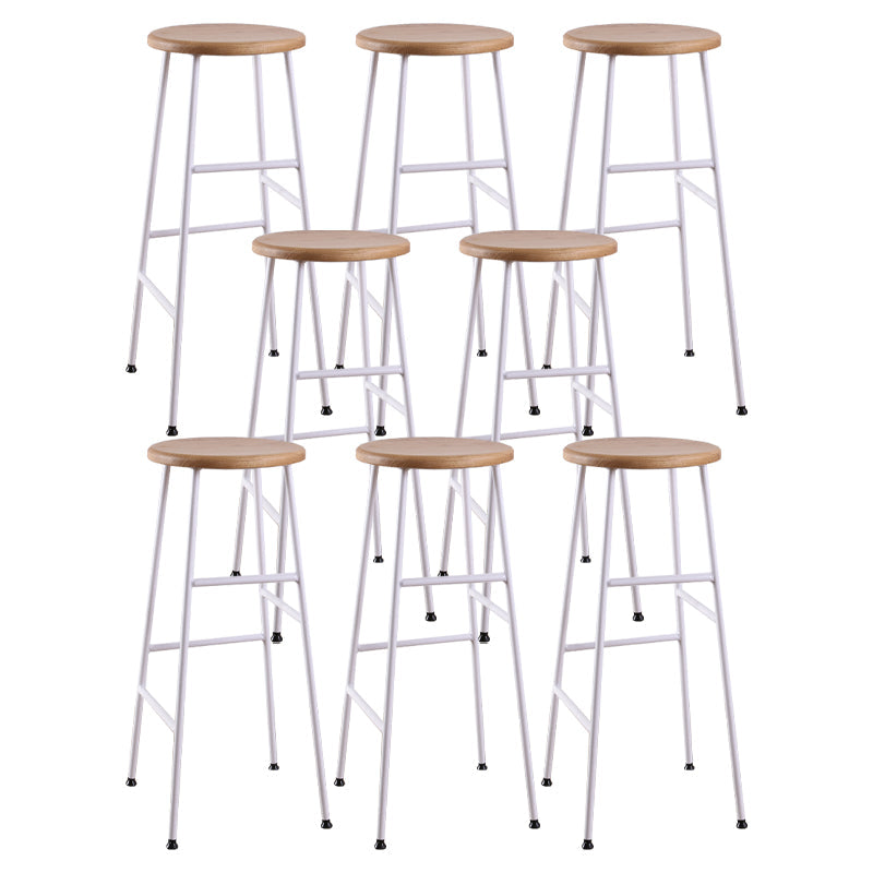 Gambe metalliche contemporanee sgabello da bar per interni in legno massiccio