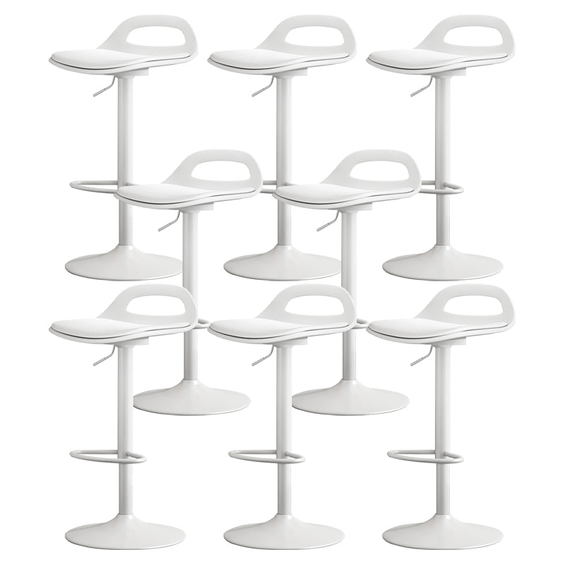 Moderni sgabelli da bar sul retro posteriore girevole regolabile con base metallica