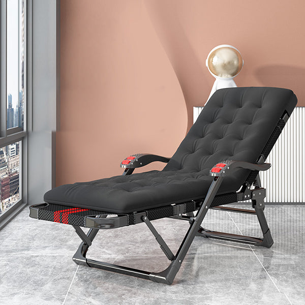 Recliner standard moderna nera con blocco della posizione e base in metallo