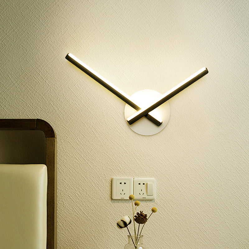 Overlapping Lines Metallic Wall Sconce Simplicity Black/White LED Wall Lamp Fixture with Round Backplate, Warm/White Light Clearhalo 'Cast Iron' 'Glass' 'Industrial' 'Modern wall lights' 'Modern' 'Tiffany' 'Traditional wall lights' 'Wall Lamps & Sconces' 'Wall Lights' Lighting' 1867004