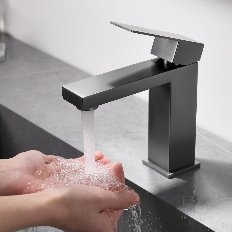 Glam Style Deck Mounted Roman Tub Faucet Low Arc Stainless Steel Roman Tub Faucet Set Gun Grey Clearhalo 'Bathroom Remodel & Bathroom Fixtures' 'Bathroom Sink Faucets' 'Bathroom Sinks & Faucet Components' 'bathroom_sink_faucets' 'Home Improvement' 'home_improvement' 'home_improvement_bathroom_sink_faucets' 6976552