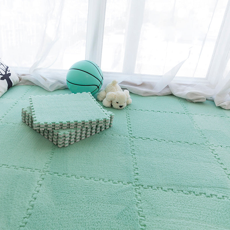 Modern Carpet Tiles Interlocking Square Color Block Carpet Tiles Green Clearhalo 'Carpet Tiles & Carpet Squares' 'carpet_tiles_carpet_squares' 'Flooring 'Home Improvement' 'home_improvement' 'home_improvement_carpet_tiles_carpet_squares' Walls and Ceiling' 7269182