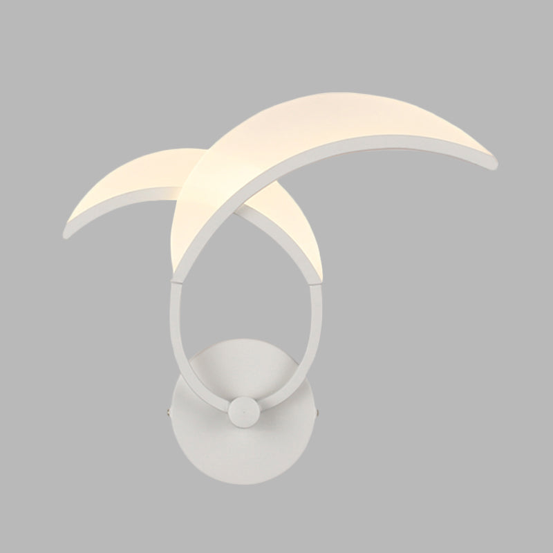 White Double Curved Linear Wall Lighting Minimalist LED Metallic Wall Mount Sconce in Warm/White Light with Meniscus Acrylic Shade Clearhalo 'Cast Iron' 'Glass' 'Industrial' 'Modern wall lights' 'Modern' 'Tiffany' 'Traditional wall lights' 'Wall Lamps & Sconces' 'Wall Lights' Lighting' 733916