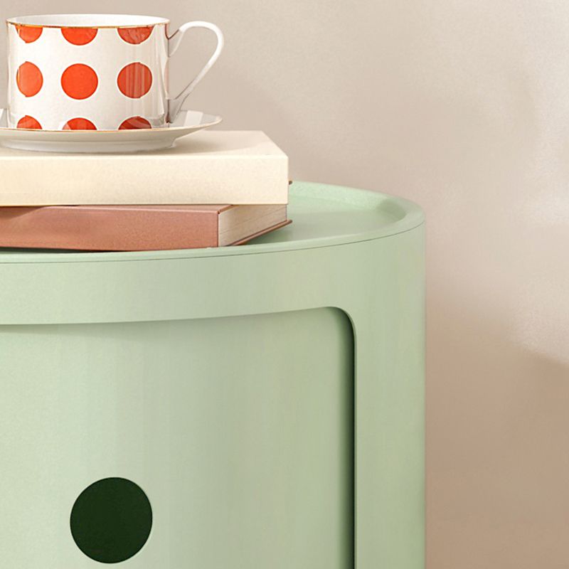 Dia Tavolo laterale di plastica rotonda Nordic in giallo/verde con conservazione