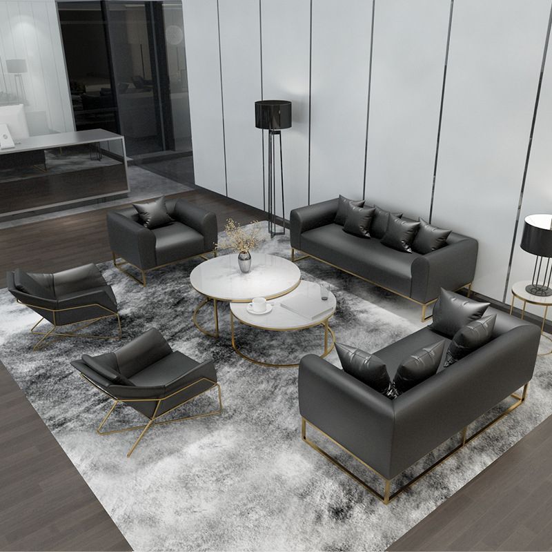 Divano a cornice dorata con cuscino posteriore e braccio di smoking per l'appartamento