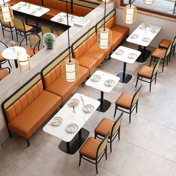 Cabillo contemporáneo y taburete marrón con 4 patas en negro