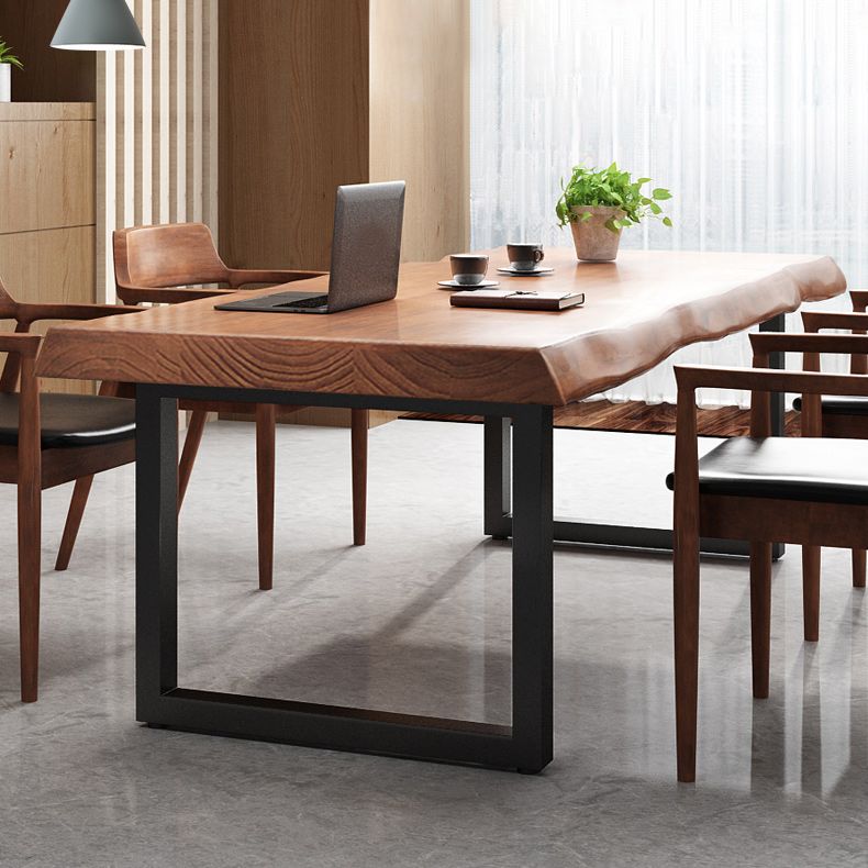 Sled Industrial Writing Desk Brown et bureau noir avec pin et métal