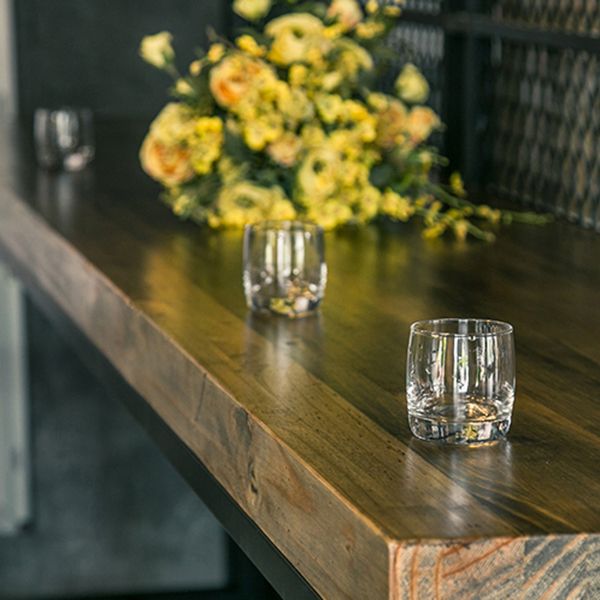 Industriële balktafel Set 1/6 stuks houten balk tafel en voetsteunbarkruk