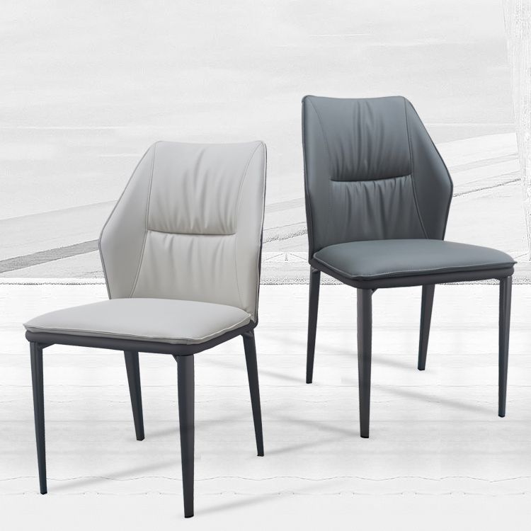Chaise d'accélération simple moderne chaise à manger en faux cuir avec base en métal pour le salon