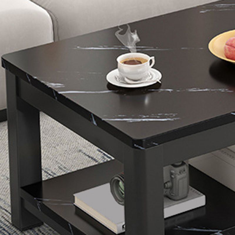 Tavolino da caffè moderno in vetro con 4 gambe e 1 ripiano. Tavolino da cocktail semplice