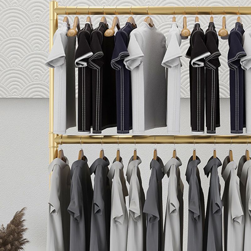 Eigentijdse hal staande hangende rails en castors metaal ingelijste jashanger