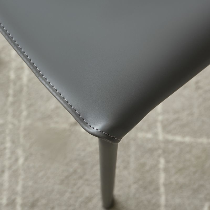 Silla interior tapizada de cuero de forma falsa acabado mate sólido