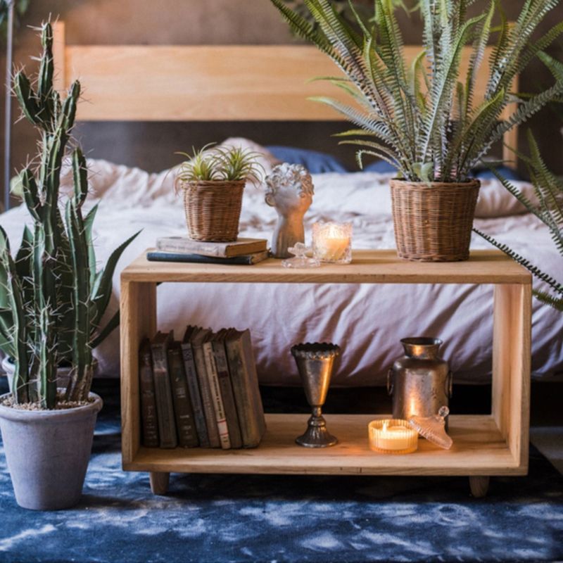 Hölzerner Nachttisch moderner massiver Holz Nachttisch mit niedrigerem Regal