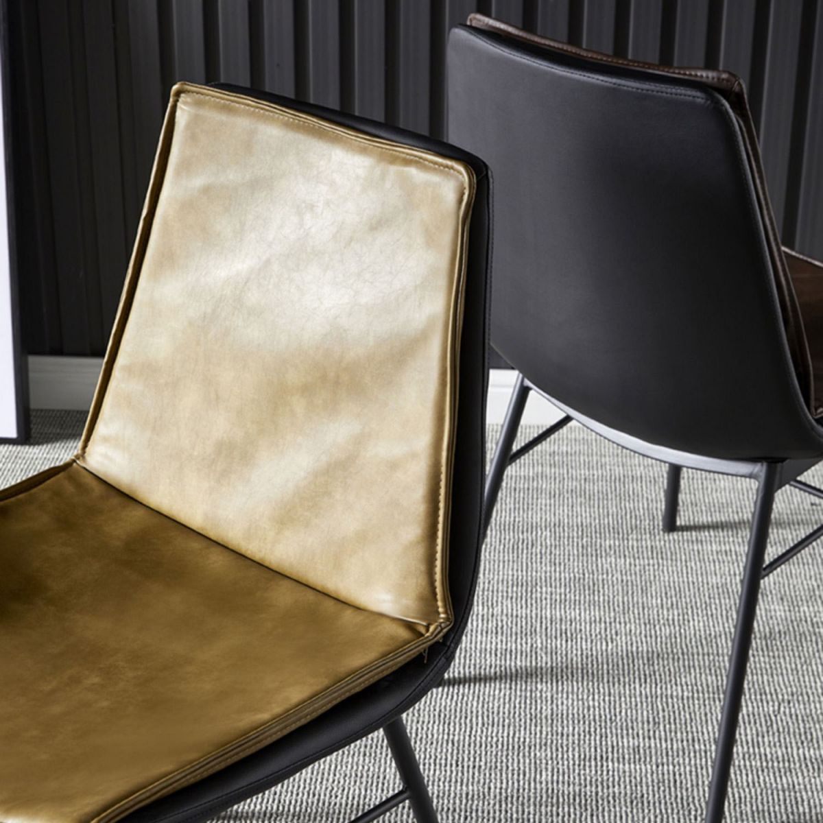 Sedia laterale imbottita sedia da pranzo in pelle moderna con gambe nere