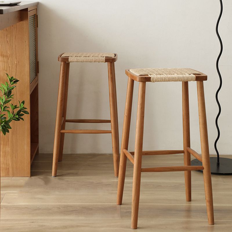 Sgabelli da bar senza schienale contemporaneo con base in legno massiccio ciliegia