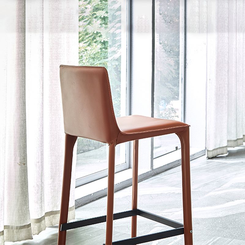 Taburetes de cuero de cuero escandinavo taburete de barra de metal para uso en el hogar