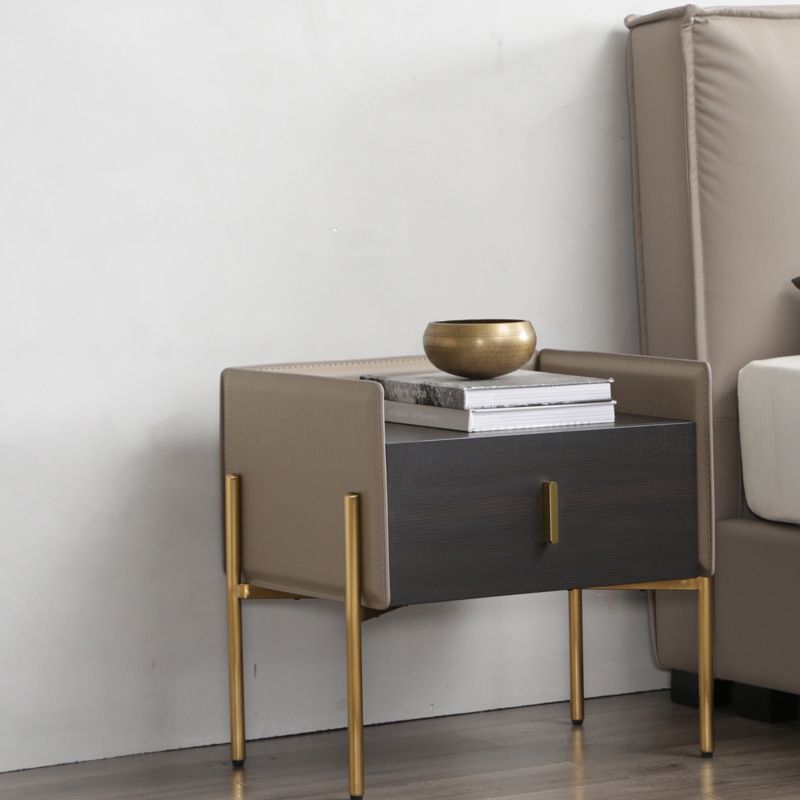 Mesa de acento de madera de falsa mesita de noche moderna con piernas con piernas