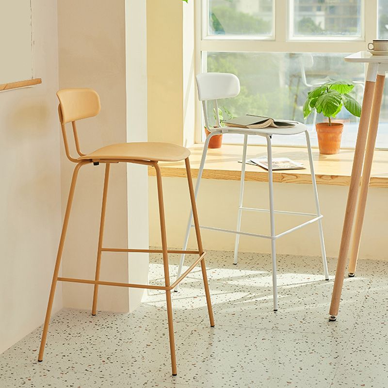 Moderne rugleuning armloze aanrechtkruk metalen barkruk met plastic kussen