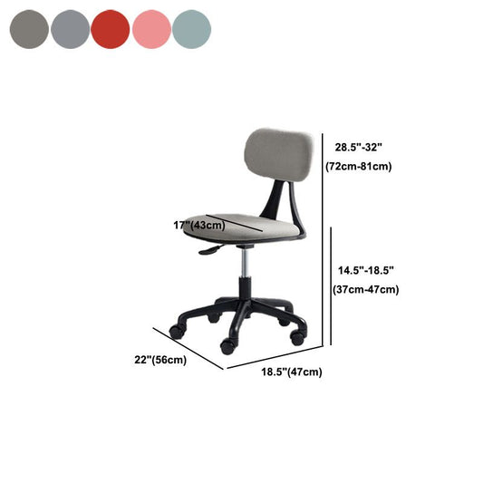 22 "幅の現代的なオフィスチェアスイベル布張りデスクチェア