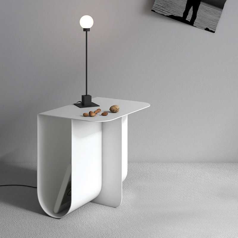 Mesa de metal rectangular de estilo moderno de mediados de siglo con mesa lateral base abstracta