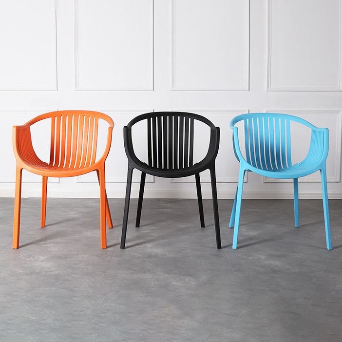 Chaise d'arme à chaises de salle à manger contemporaine avec des jambes en plastique pour la maison