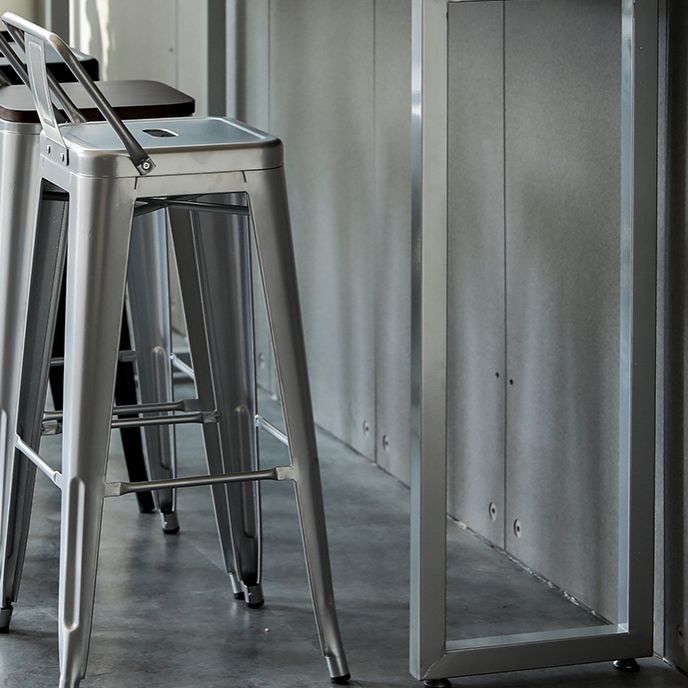 Sgabello da bar a 4 gambe in ferro da bar in legno industriale per interno