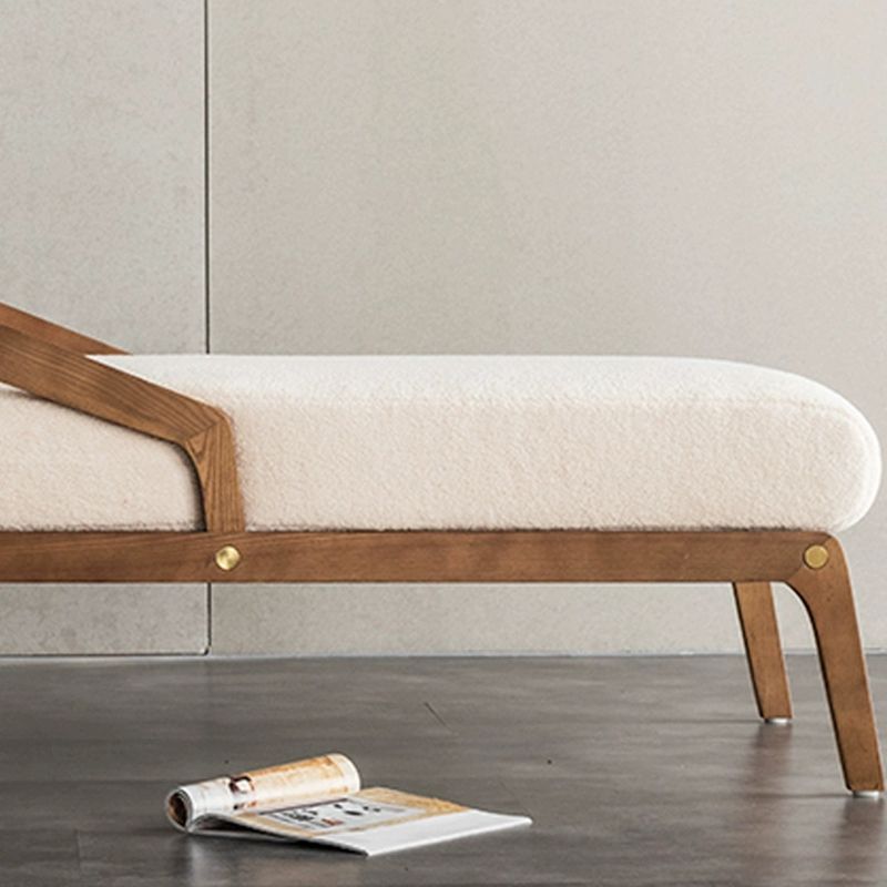 Divano chaise longue scandinavo imbottito. Poltrona chaise longue a due braccioli in beige