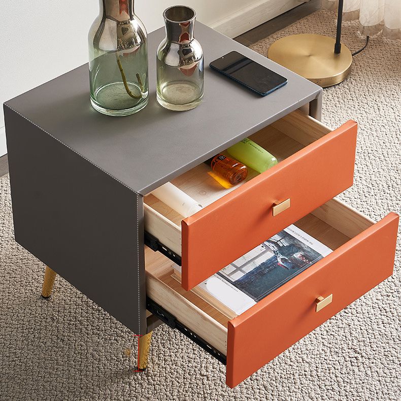 Solide houten accenttafel nachtkastjes benen inbegrepen bedkast met 2 laden