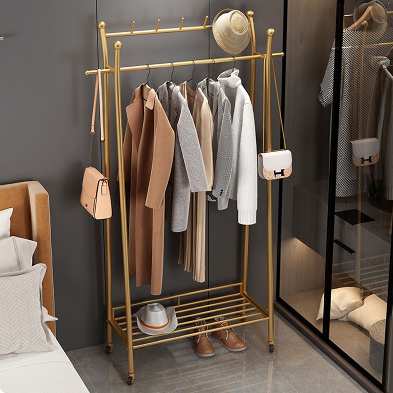 Rack de manteau de style moderne Crochets debout concept en manteau métallique Rack de manteau avec étagères
