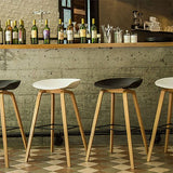 Taburete de cubo escandinavo taburete de barra de plástico con patas de madera maciza