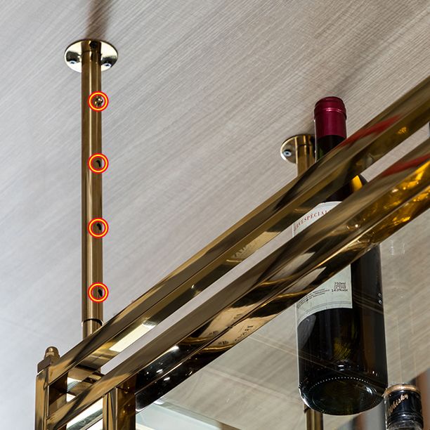 Porta del vino sospeso in metallo da cucina con supporto di vetro e scaffale