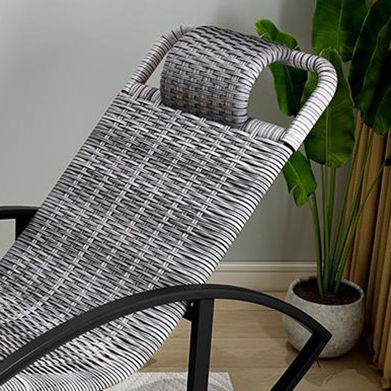 Chaise de fauteuil inclinable créatif chaise de rocker extérieur en osier avec des jambes sombres
