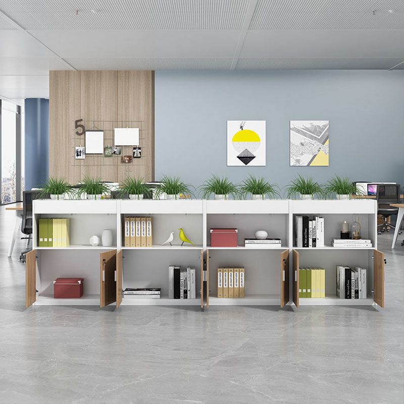 Moderno moderno mobile in legno ingegnerizzato con archiviazione di blocco per home office
