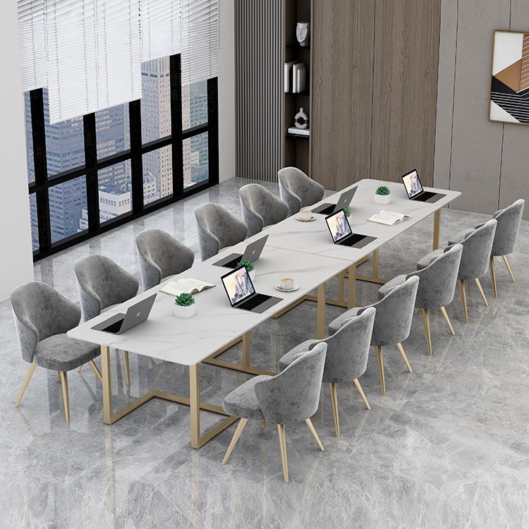 メタルベースのあるモダンな長方形のライティングデスク焼結石のオフィスデスク