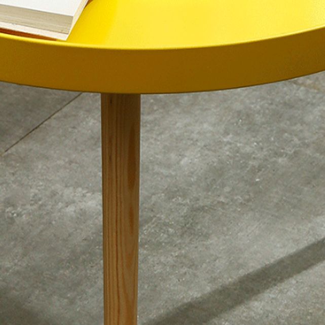 23,62 pollici largo il divano scandinavo Accento laterale tavolo in legno 3 gambe tavolo laterale rotondo