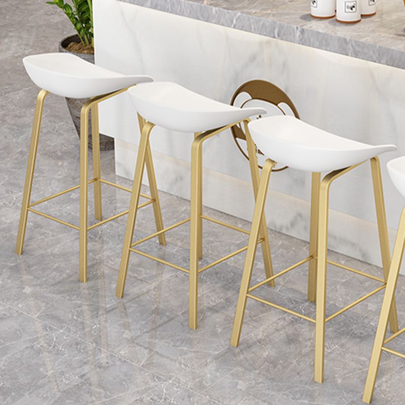 Indoor Contemporary Plastic Bucket Seat Bar Stool with Footrest Clearhalo 'Bar Furniture' 'Bar Stools' 'bar_stools' 'furn' 'furn_bar_stools' 'Furniture' 'Kitchen & Dining Furniture' 1200x1200_05226983-e4a5-4600-bbb3-483ff27ae461